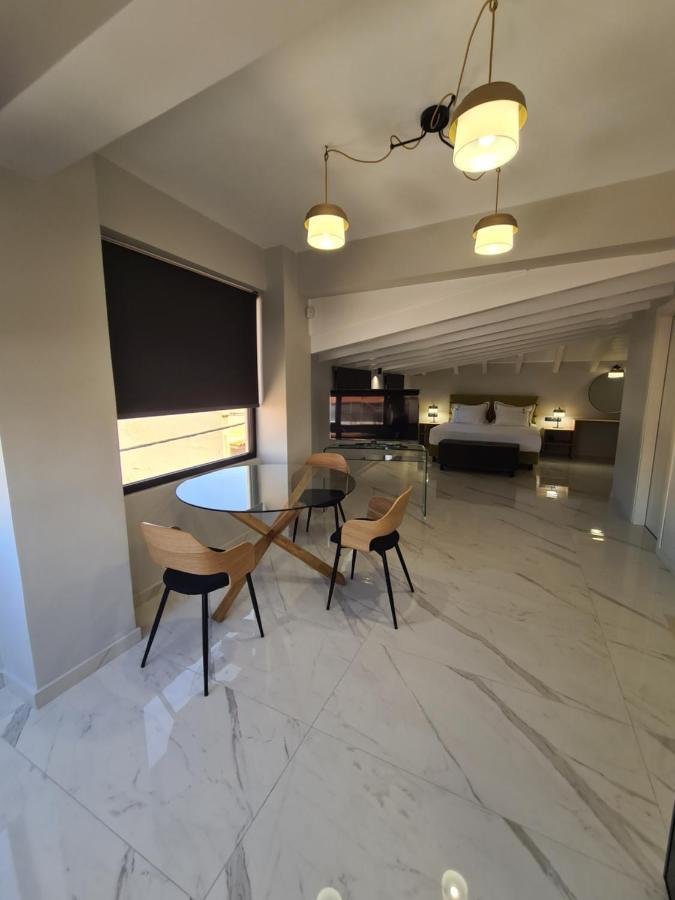 Ilia'S Luxury Suites - Adults Only 자일로카스트론 외부 사진